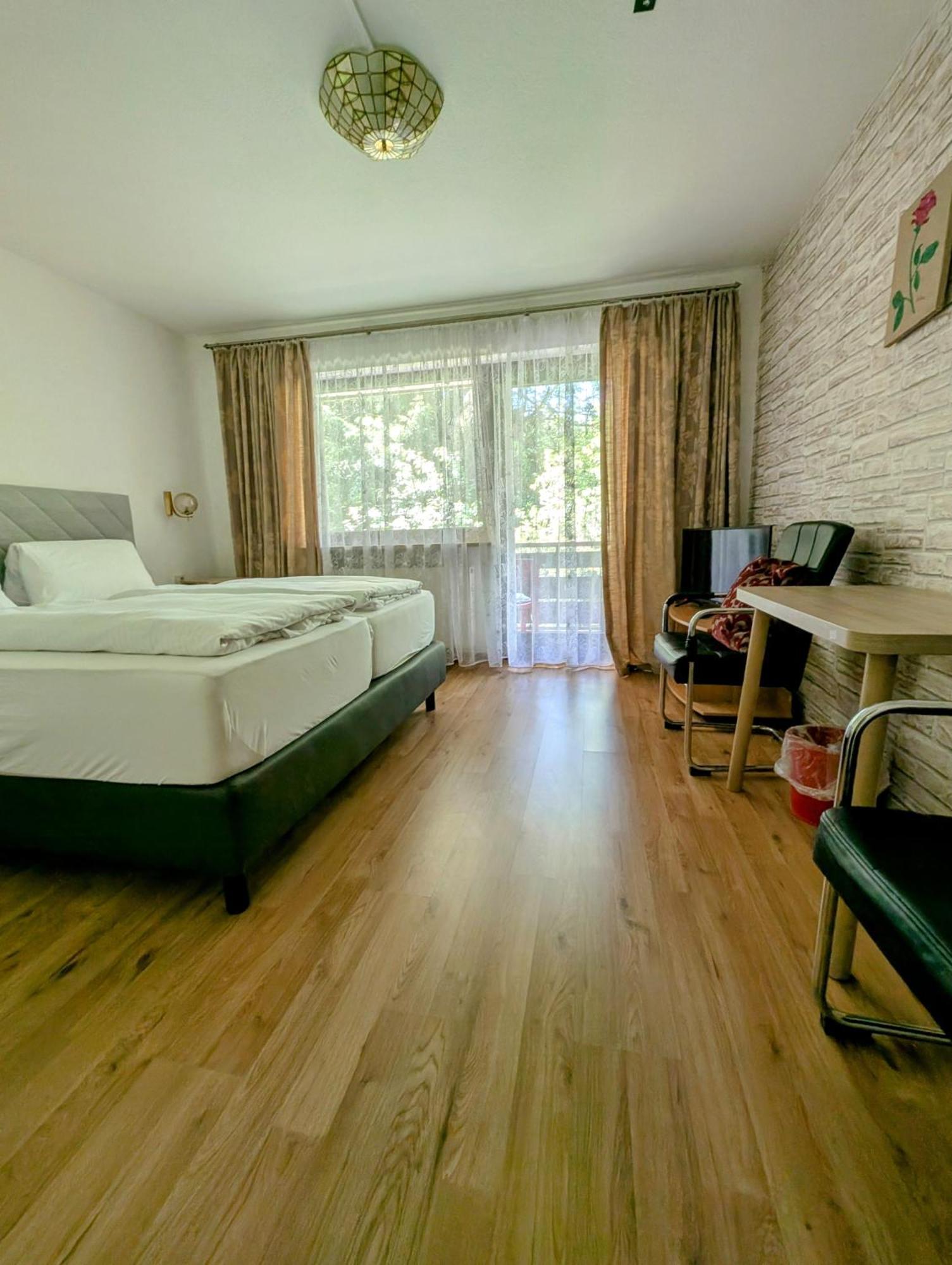 Hotel Pension Bluechersruh Бад-Бернекк-ім-Фіхтельґебірґе Екстер'єр фото