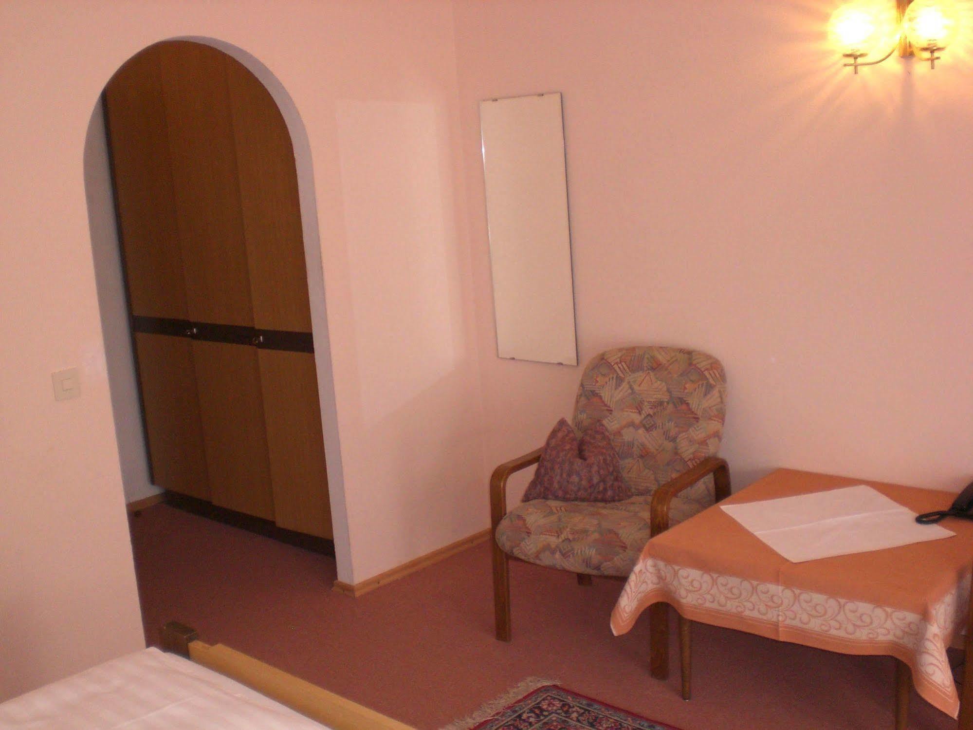 Hotel Pension Bluechersruh Бад-Бернекк-ім-Фіхтельґебірґе Екстер'єр фото