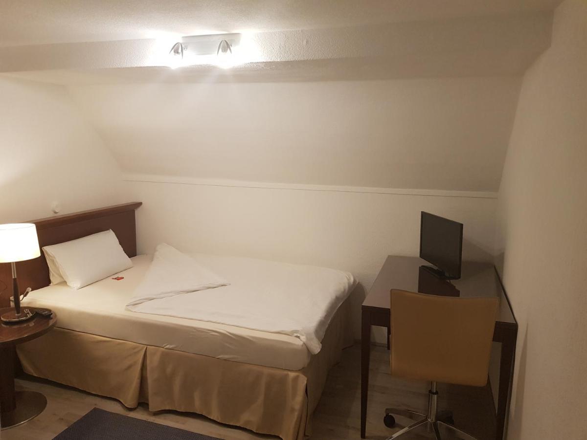 Hotel Pension Bluechersruh Бад-Бернекк-ім-Фіхтельґебірґе Екстер'єр фото